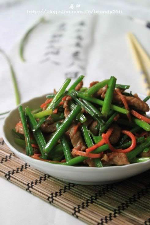 瘦肉炒韭菜花的做法