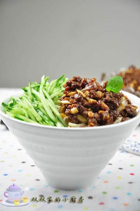 花生炸酱面的做法