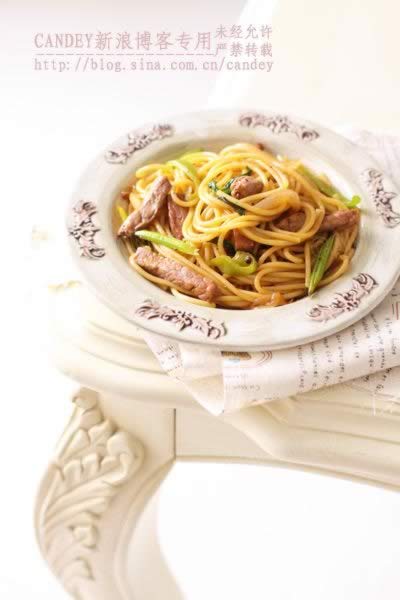 牛排炒意面的做法