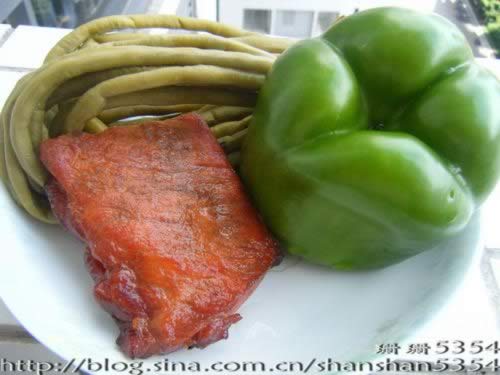 酸豆角炒圆椒的做法