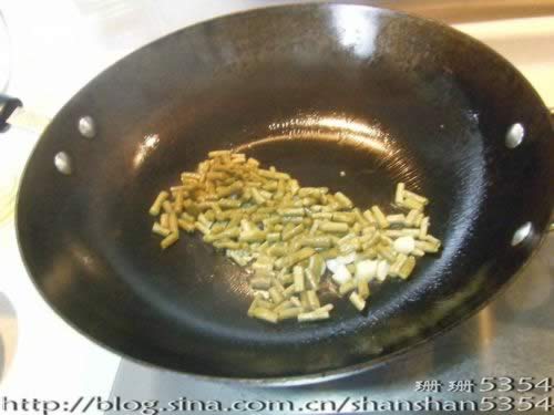 酸豆角炒圆椒的做法