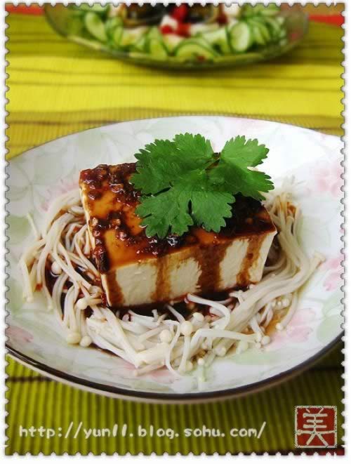 浇汁针菇冷豆腐的做法