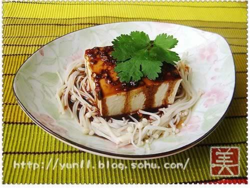 浇汁针菇冷豆腐的做法