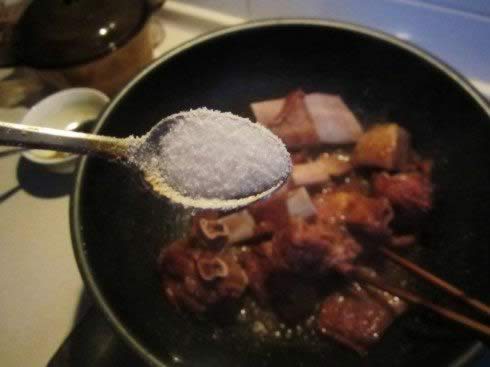 家庭版红烧牛排的做法