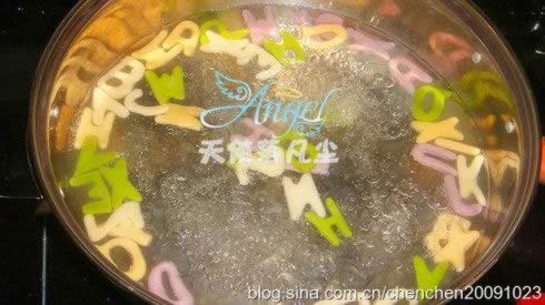 ��ɫ��ĸ�������