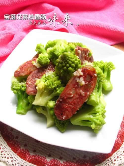 宝塔花菜炒香肠的做法