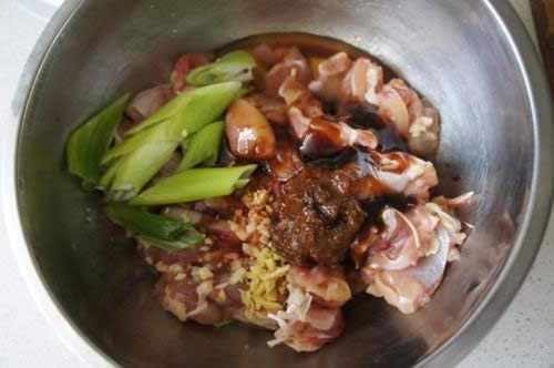 西葫芦焖鸡块的做法