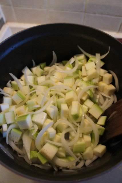 西葫芦焖鸡块的做法