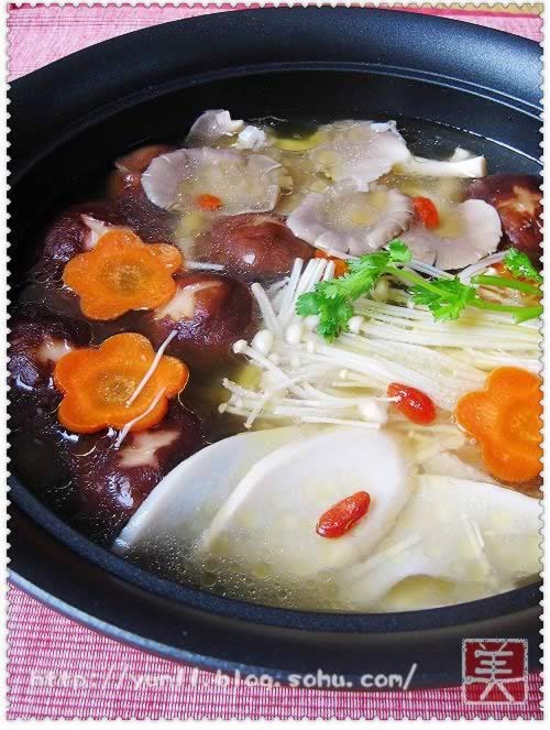 白切鸡和鸡汤杂菇煲的做法