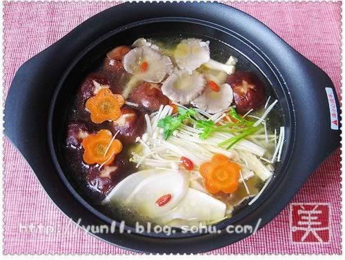 白切鸡和鸡汤杂菇煲的做法