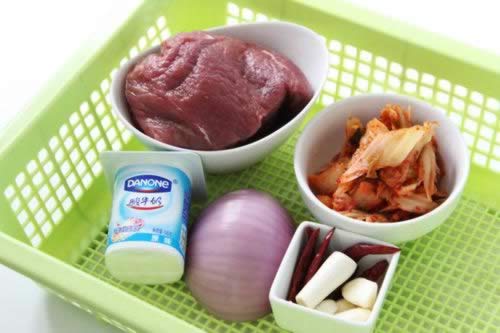 泡菜炒菲力牛肉的做法