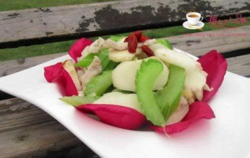 荸荠西芹肉丝的做法