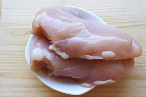 炖鸡胸肉的做法