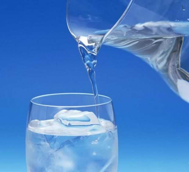 最简单有效养生:清晨养生喝白开水