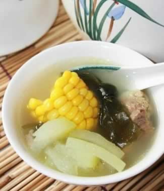 美食美容:营养学家推荐四款冬季减肥瘦脸汤