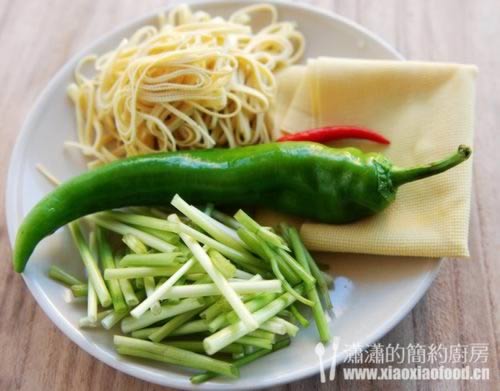 水芹炒千张的做法