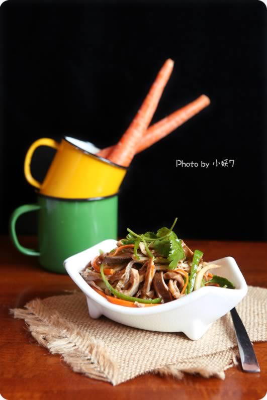 青椒炒猪肚、秘制杂蔬拌肚丝的做法