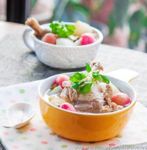 酸萝卜鸭腿汤的做法