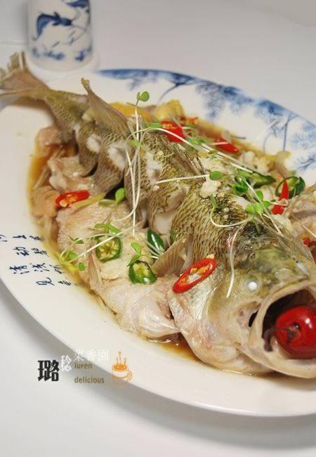 酒酿蒸鲈鱼的做法