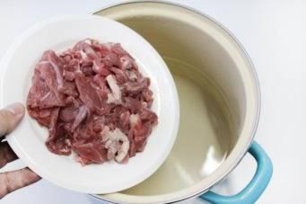 铁板炒烤羊肉的做法