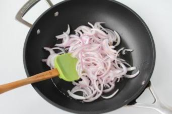 铁板炒烤羊肉的做法