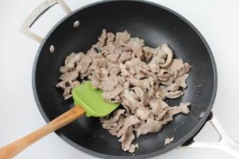 铁板炒烤羊肉的做法