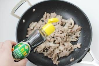 铁板炒烤羊肉的做法