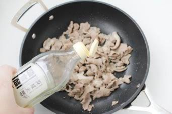 铁板炒烤羊肉的做法