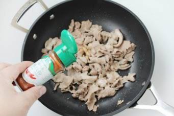 铁板炒烤羊肉的做法