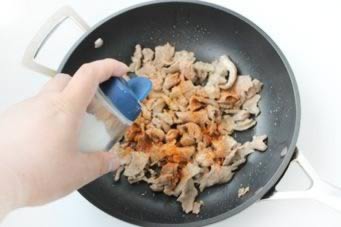 铁板炒烤羊肉的做法