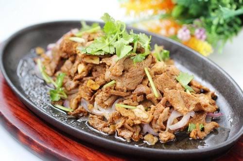 铁板炒烤羊肉的做法