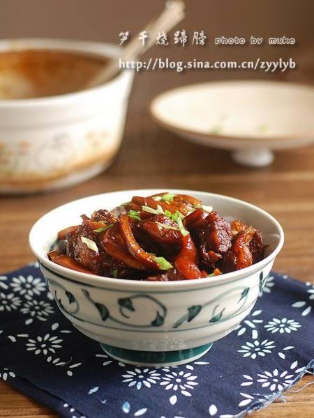 笋干烧蹄膀的做法
