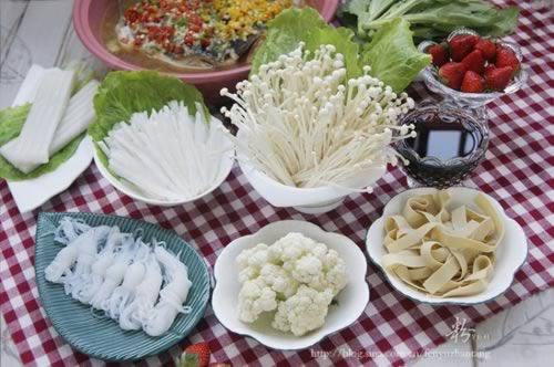 鸳鸯剁椒鱼头火锅的做法