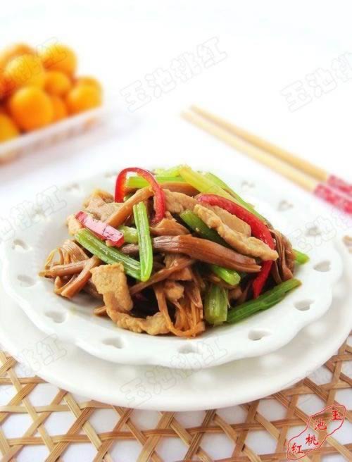 金针炒肉丝的做法