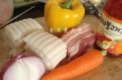 韩式五花肉炒年糕的做法