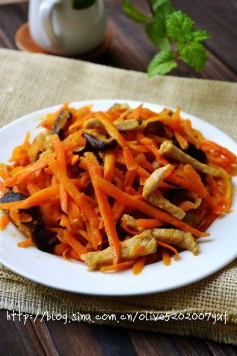 香菇红萝卜炒肉丝的做法