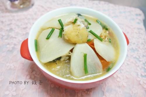番茄萝卜豆腐鱼汤的做法