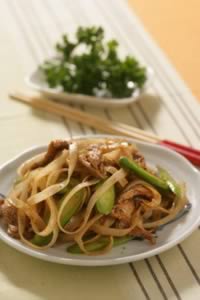 黑胡椒酱炒牛河的做法 黑胡椒酱炒牛河的做法