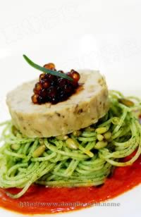 牛肝菌排配罗勒炒面的做法 牛肝菌排配罗勒炒面的做法