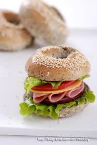 黑芝麻贝果三明治的做法 黑芝麻贝果三明治的做法