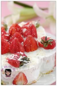 白巧克力草莓酸奶慕斯蛋糕的做法 白巧克力草莓酸奶慕斯蛋糕的做法