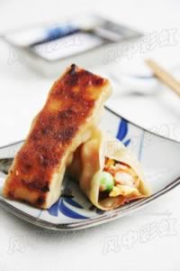 西红柿鸡蛋虾仁锅贴的做法 西红柿鸡蛋虾仁锅贴的做法