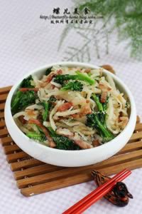 培根西兰花炒饼的做法,怎么做,如何做好吃,图解详细步骤的做法