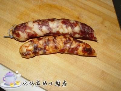 香肠炒面条的做法