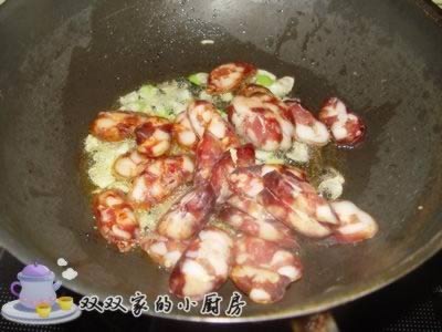 香肠炒面条的做法