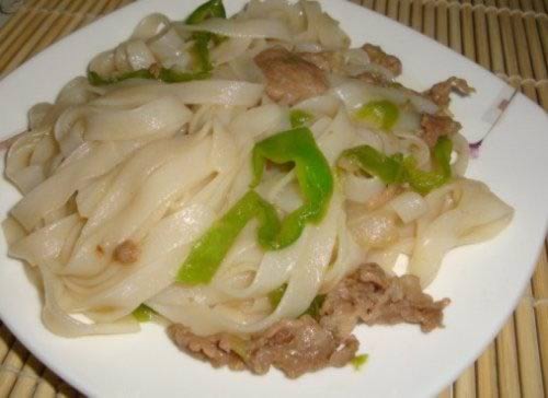 牛肉炒河粉的做法