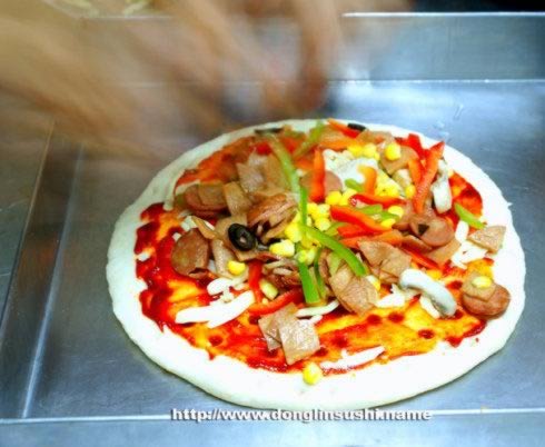 什锦鲜辣披萨的做法