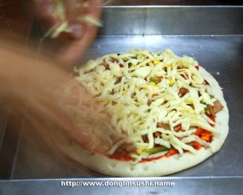 什锦鲜辣披萨的做法