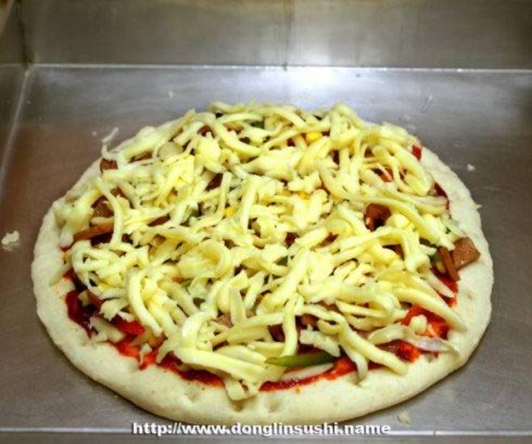 什锦鲜辣披萨的做法