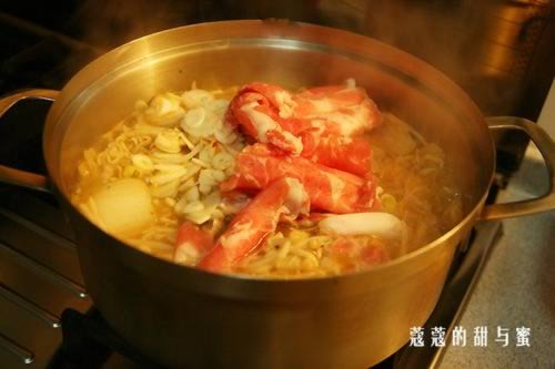 韩式泡菜牛肉火锅面的做法